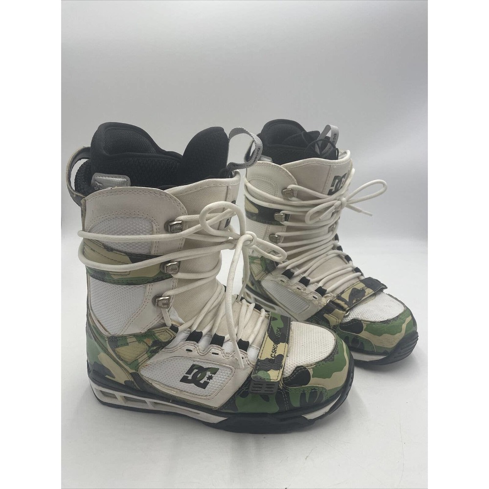 DC SHOE SNOWBOARDING BOOTS GEL SIZE 10 WHITE WITH CAMO TRIM
